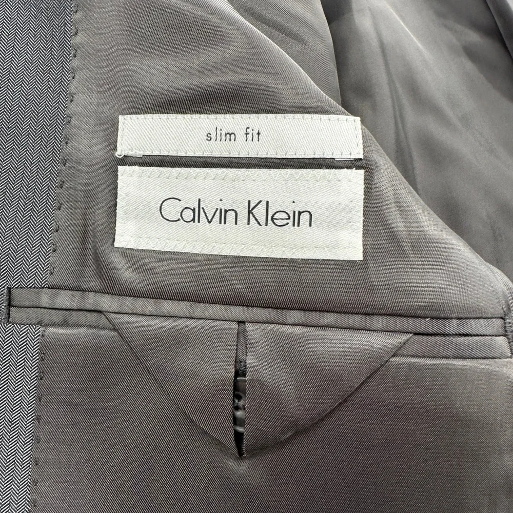 Calvin Klein Shiny Charcoal Herringbone Full Suit Jacket 40R Pants 32X30‎